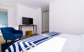 Seafront Luxury Apartments Fun
